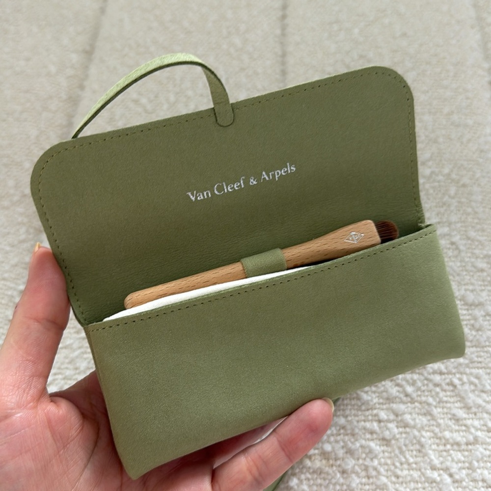 Van Cleef & Arpels cleaning kit